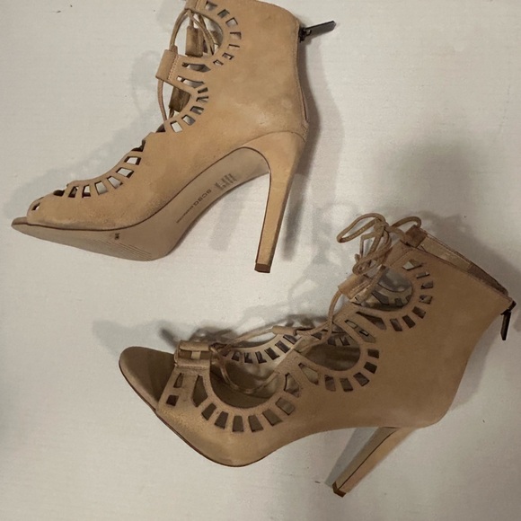 BCBGeneration tan lace up high heel stiletto, size 10M. - Picture 4 of 7